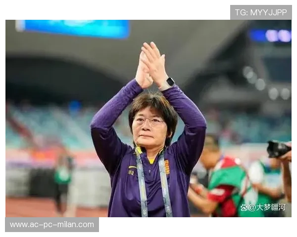 中国女足主帅怒斥外界：不要再黑我们