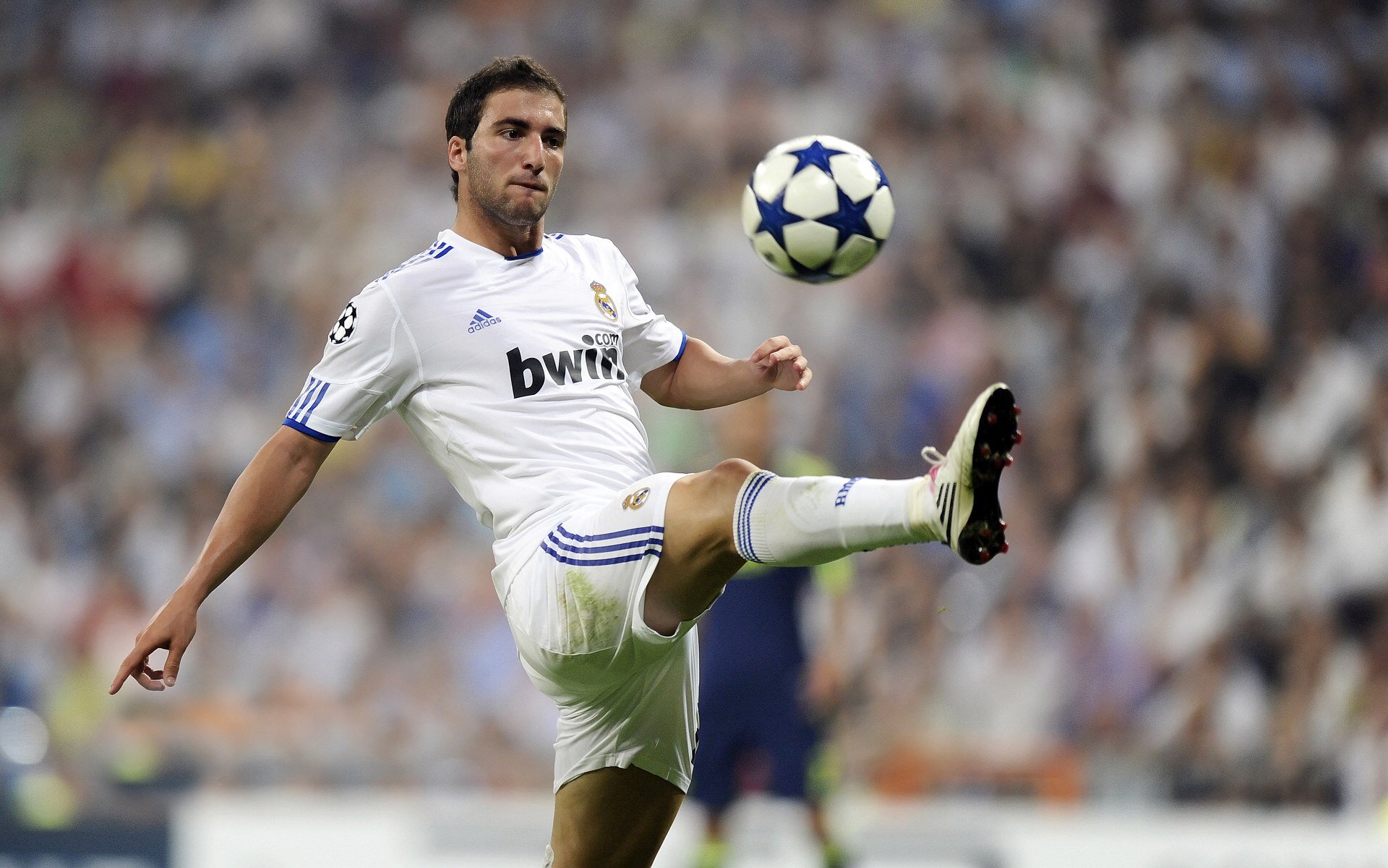 中国米兰体育-C罗回应转会传闻称专注当前每一场球，c罗最新转会动向