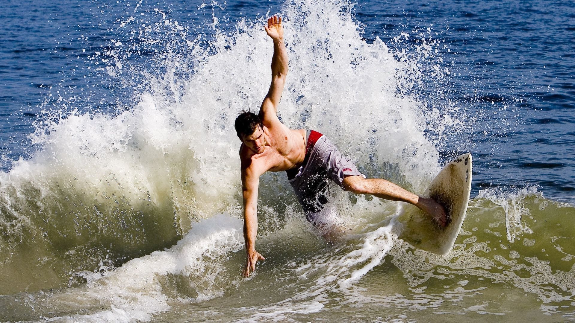 “马科斯·莫奇的精准防守和不屈精神，帮助阿根廷美洲狮队战胜强敌”